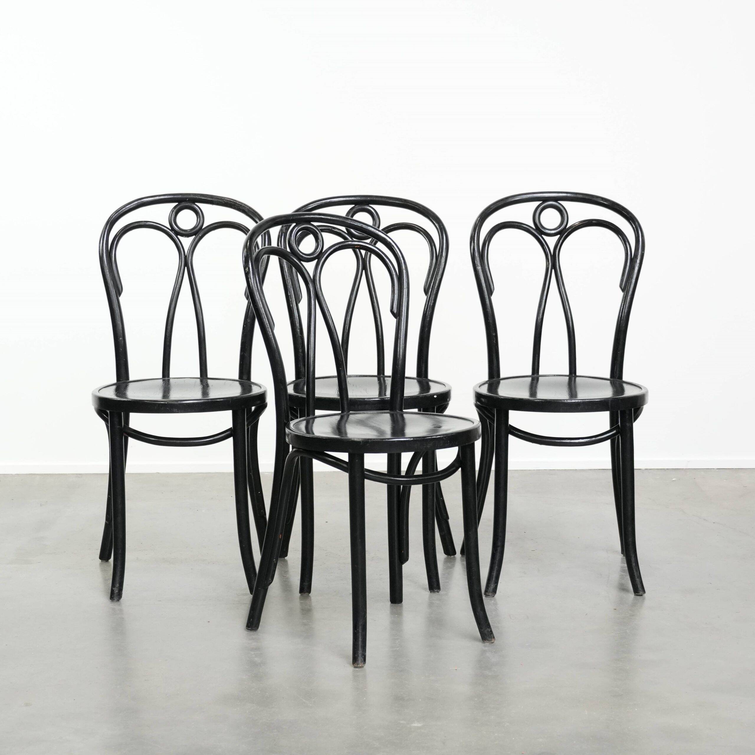 Ensemble de 4 chaises de bistrot noires de style Thonet vintage
