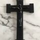 Crucifix ancien noir monochrome