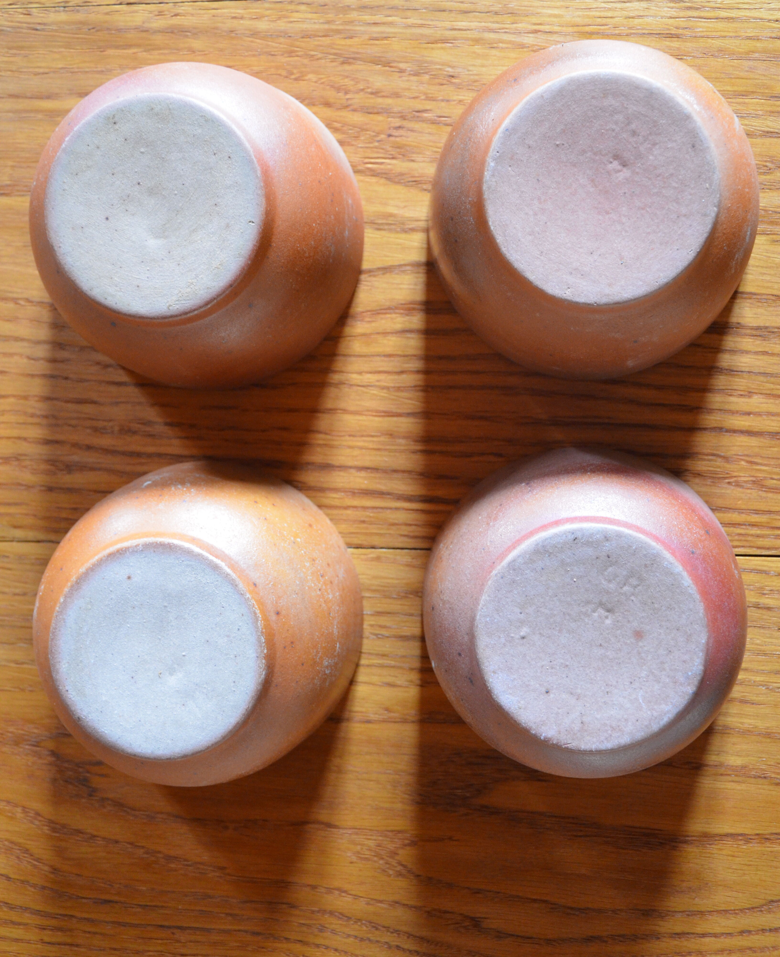 Lot of 4 bowls in sandstone and shiny grey inside