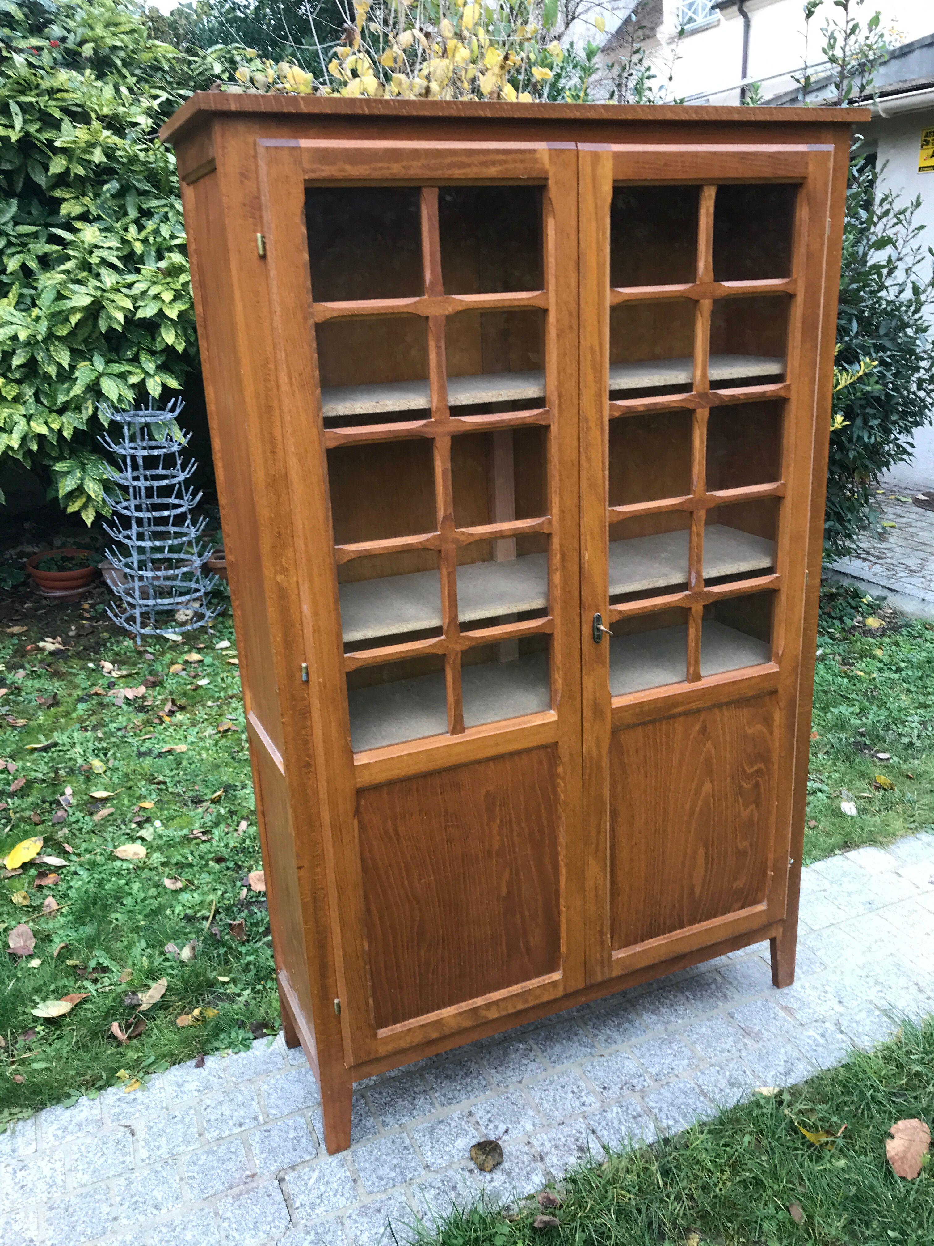 Armoire vitrine vintage en chêne blond Selency