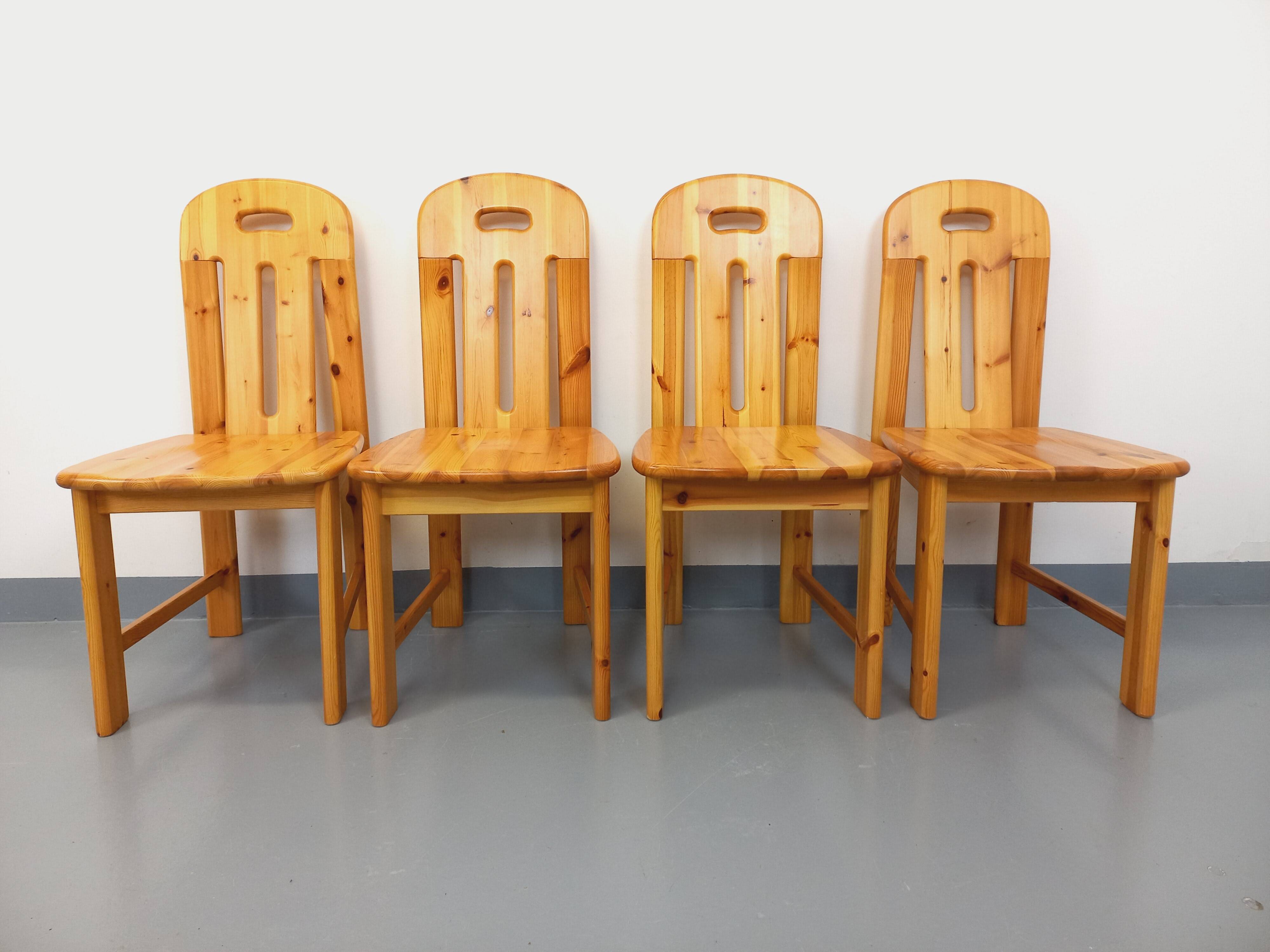 Set of 4 vintage pine chairs from the 70s and 80s