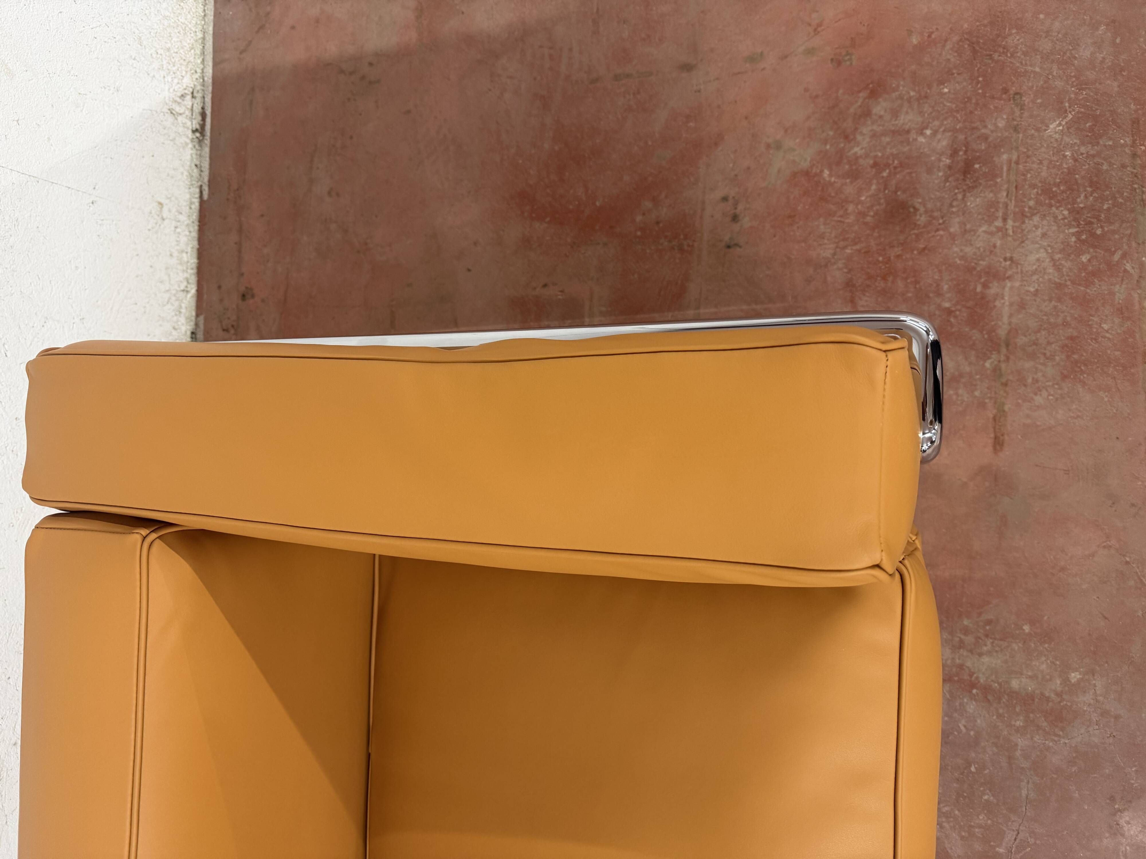 Original Cassina 2-seater Le Corbusier LC2 Cognac Camel leather IN NEW CONDITION!!