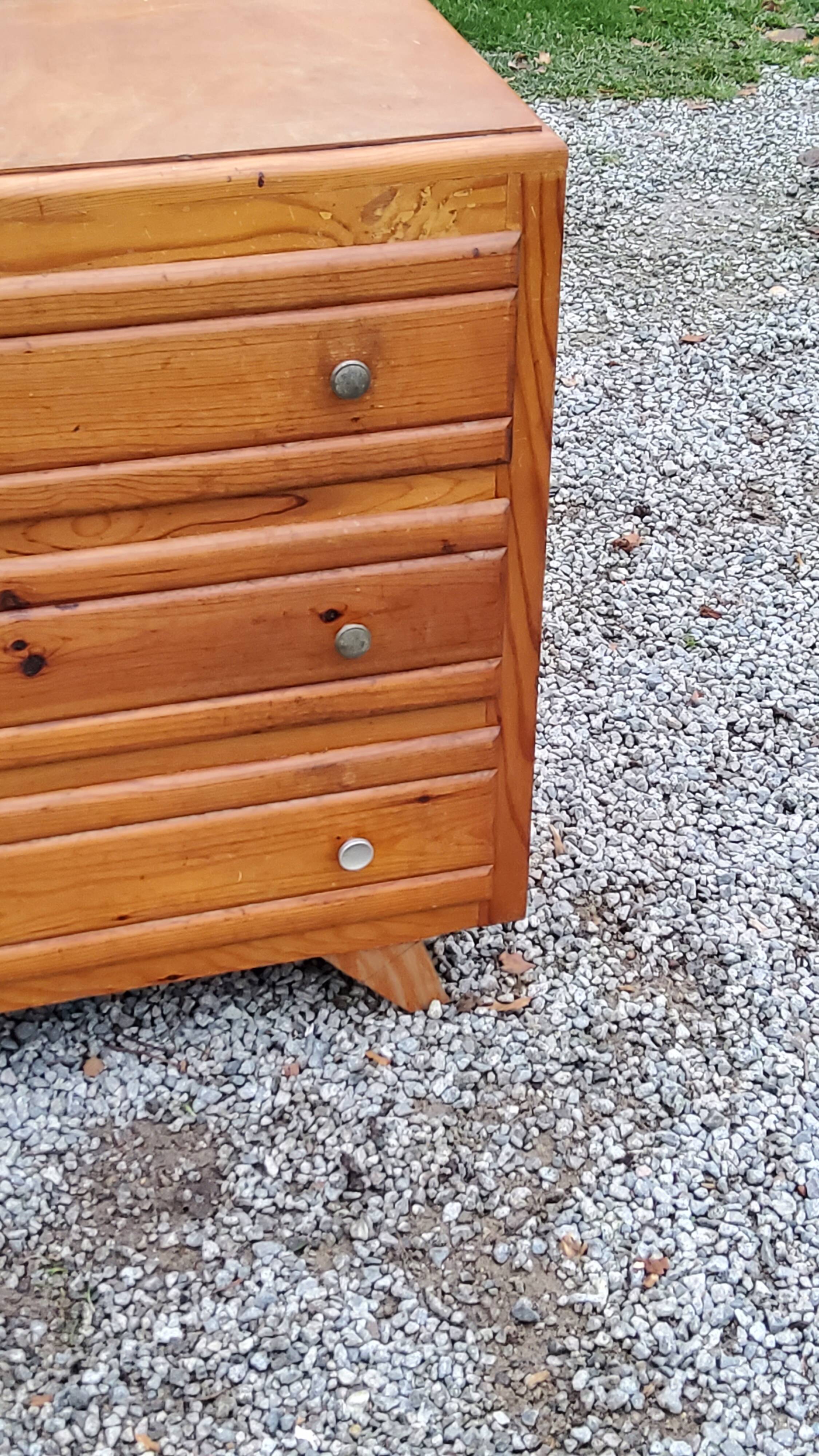 Vintage chest of drawers from the 50s with compass feet and 3 drawers