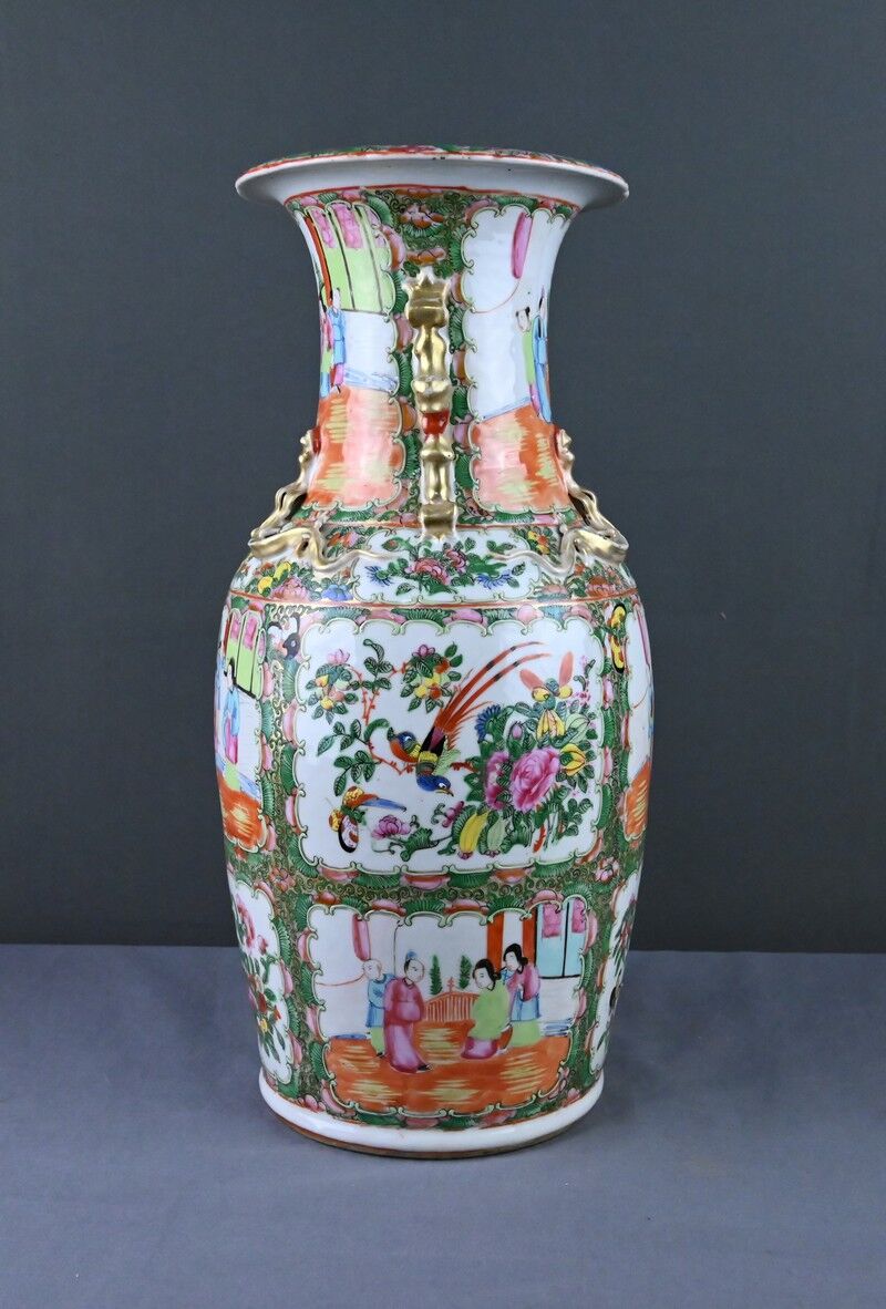 Important Canton porcelain vase, China – late 19th century