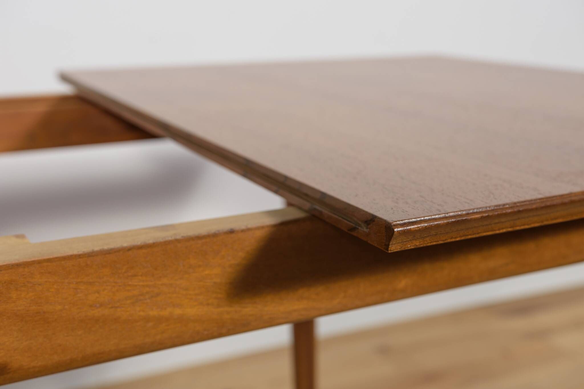 Table à manger extensible en teck du milieu du siècle de McIntosh, Royaume-Uni.