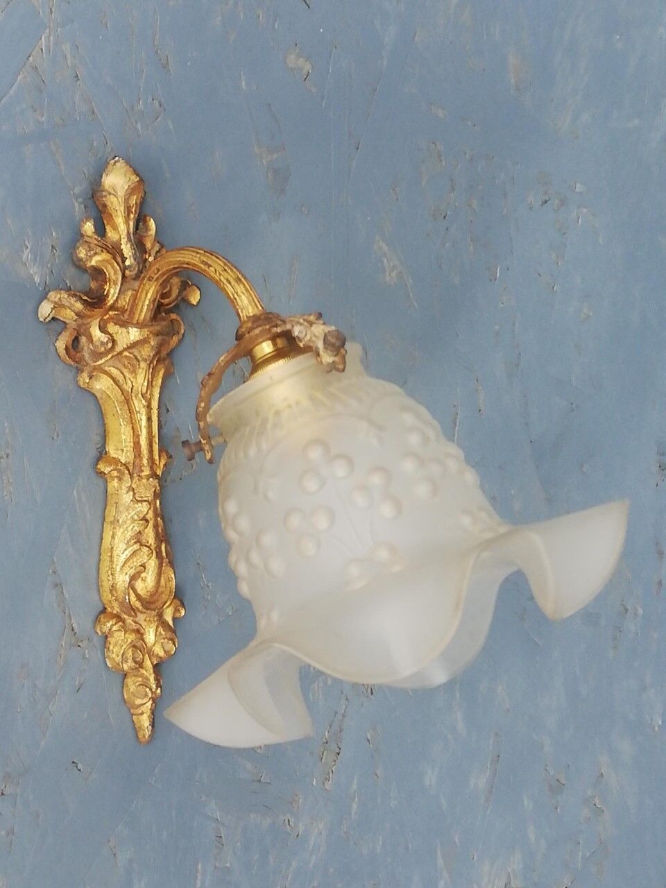 Wall lamp early twentieth in bronze and glass