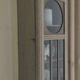 Showcase with bevelled glasses