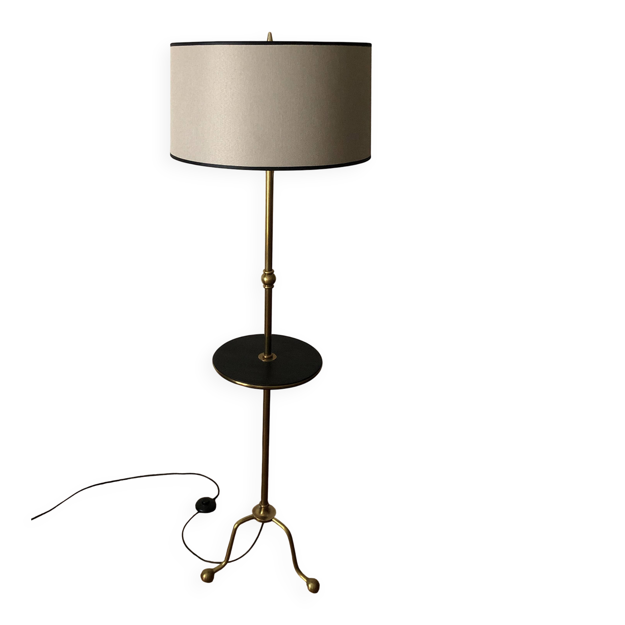 Tripod floor lamp with adjustable height and shelf from the 1960s.