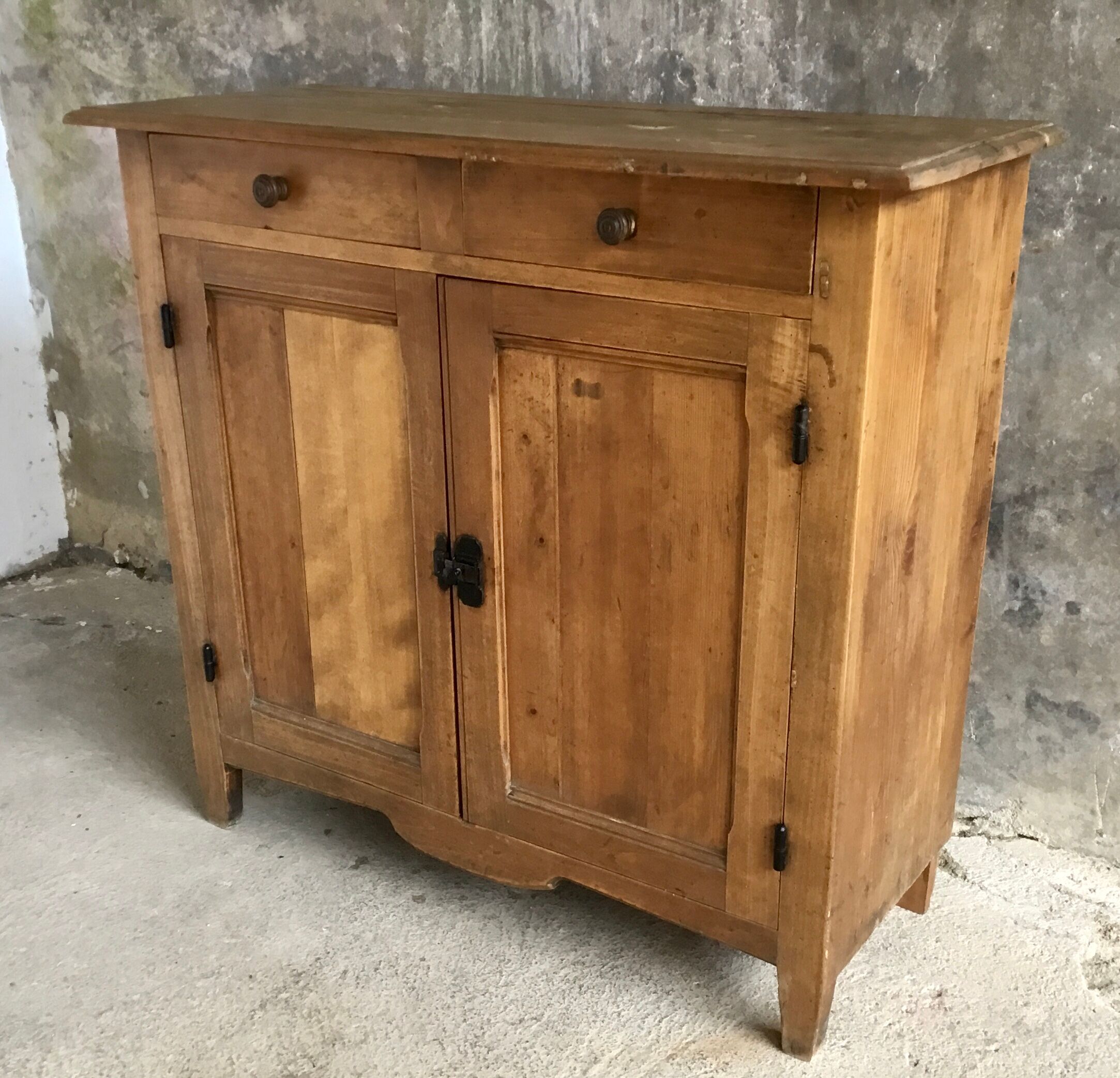 Parisian sideboard with 2 doors and 2 drawers - early twentieth