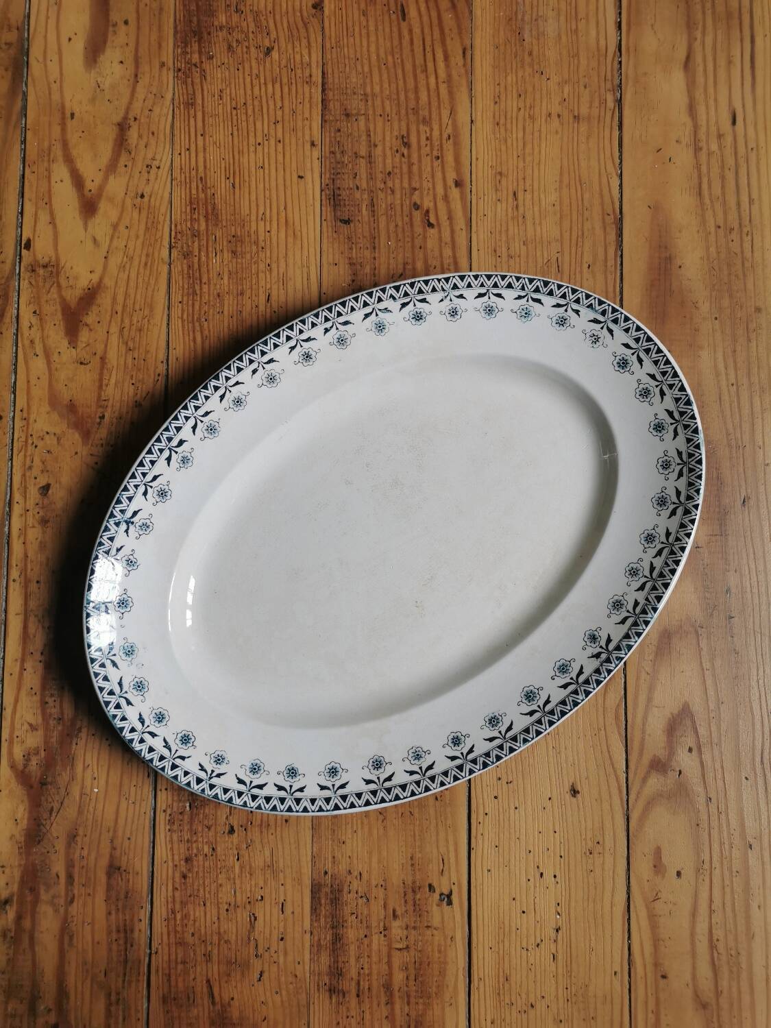 Oval dish Digoin, Henry