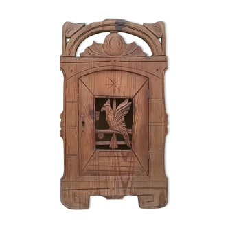 Wardrobe bird décor