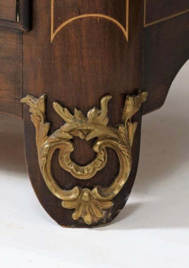 Commode, bois de rose, style régence, fin XlXème siècle