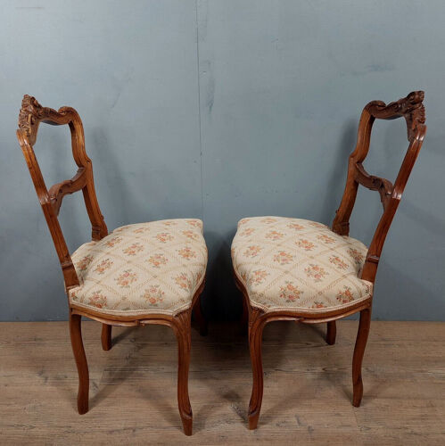 Paire de chaises Louis XV en noyer blond vers 1880-1900