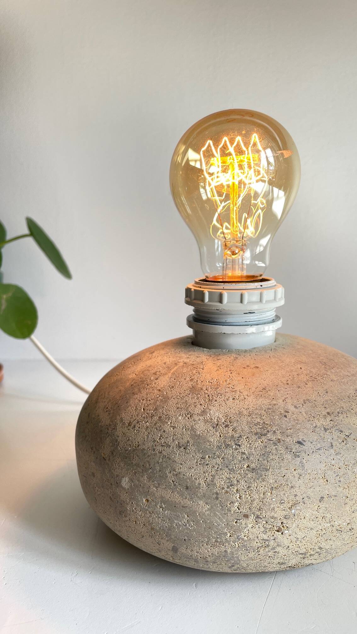 Vintage natural stone pebble lamp