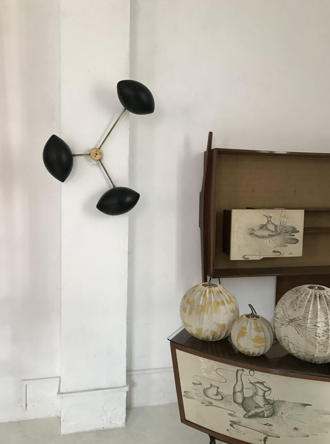 Sculptural wall sconce 3 black arms