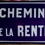 Ancienne plaque de rue émaillée et bombée "chemin de la rente", en parfait état, sur son support en fonte