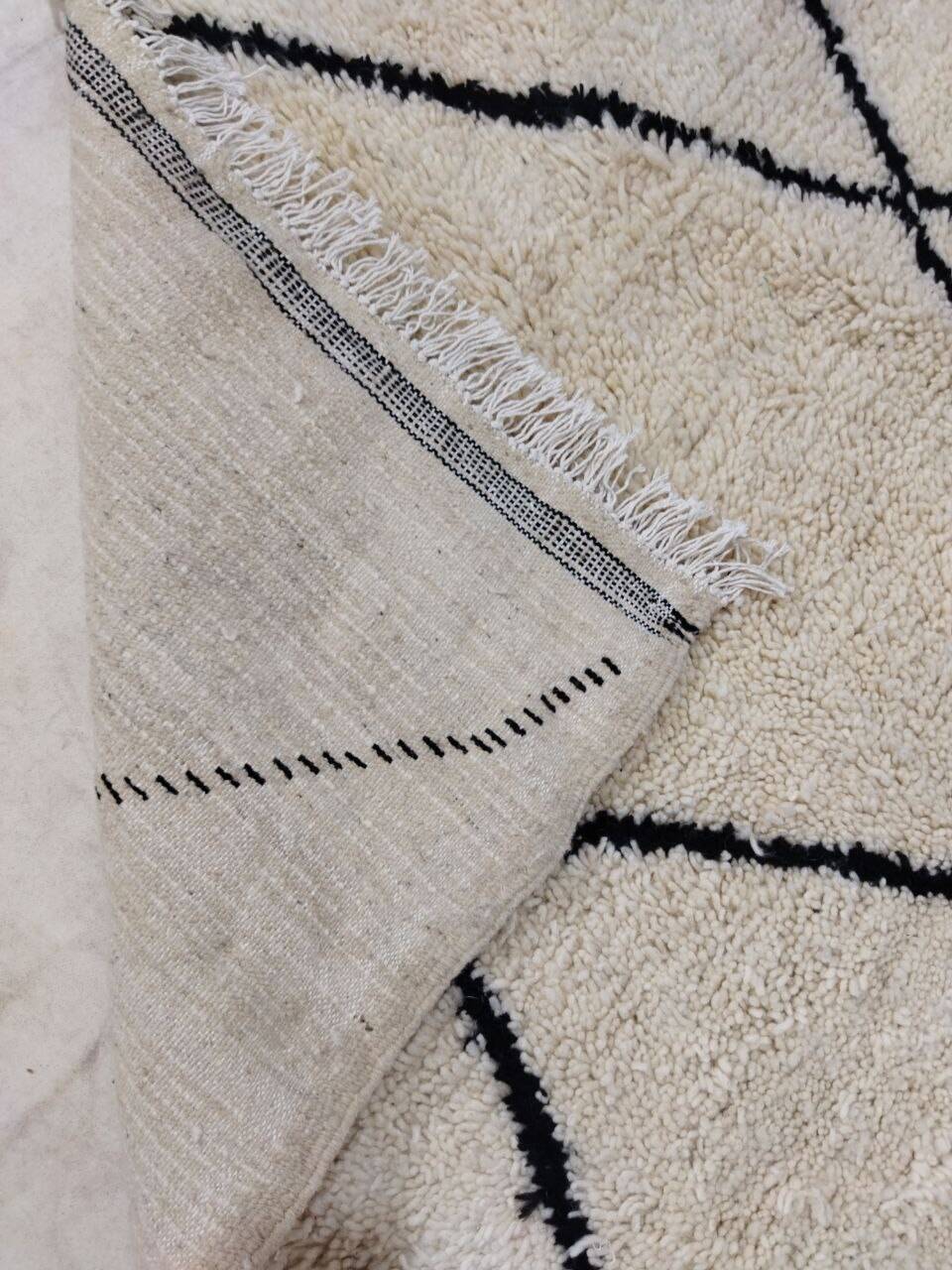 Tapis berbère marocain artisanal fait main251 x 143 cm