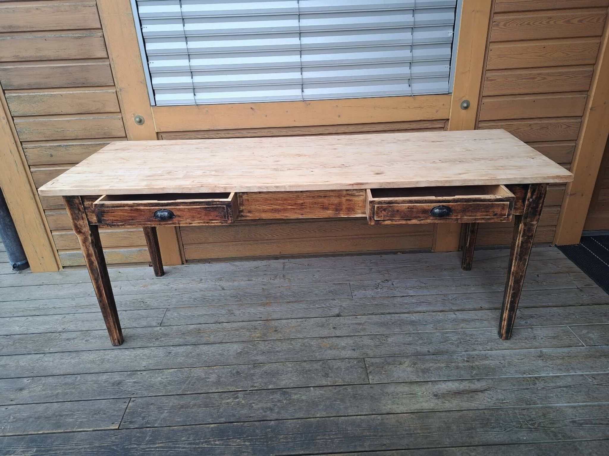 Farm table