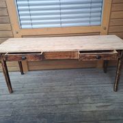 Farm table