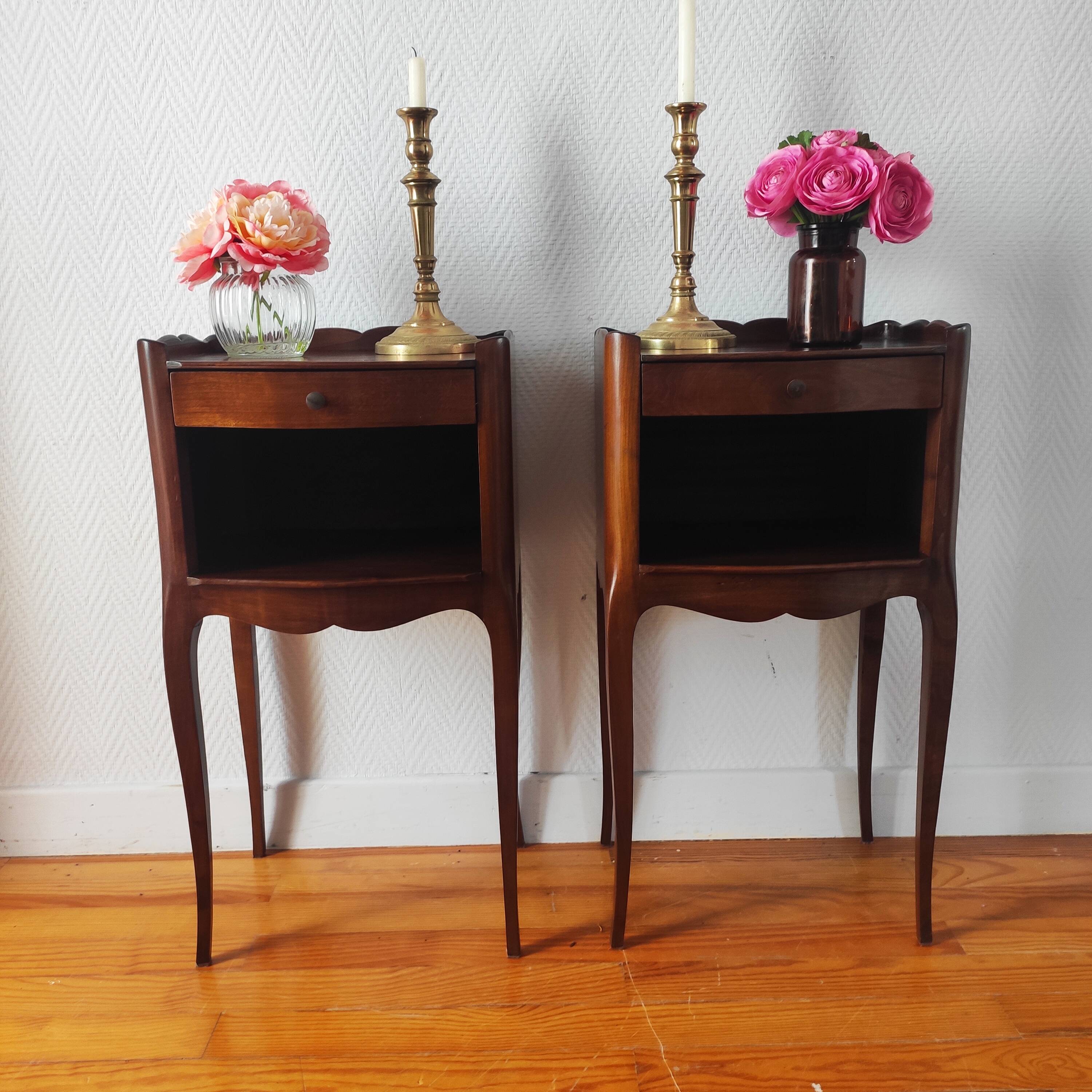 Paire de tables de chevet style Louis XV
