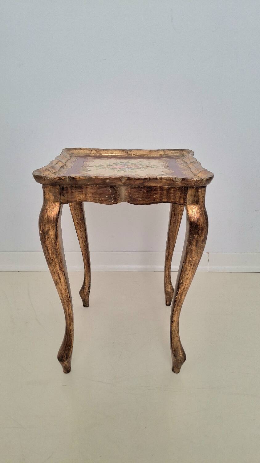 Table d'appoint en bois doré florentin italien du milieu du siècle avec peinture à la main F