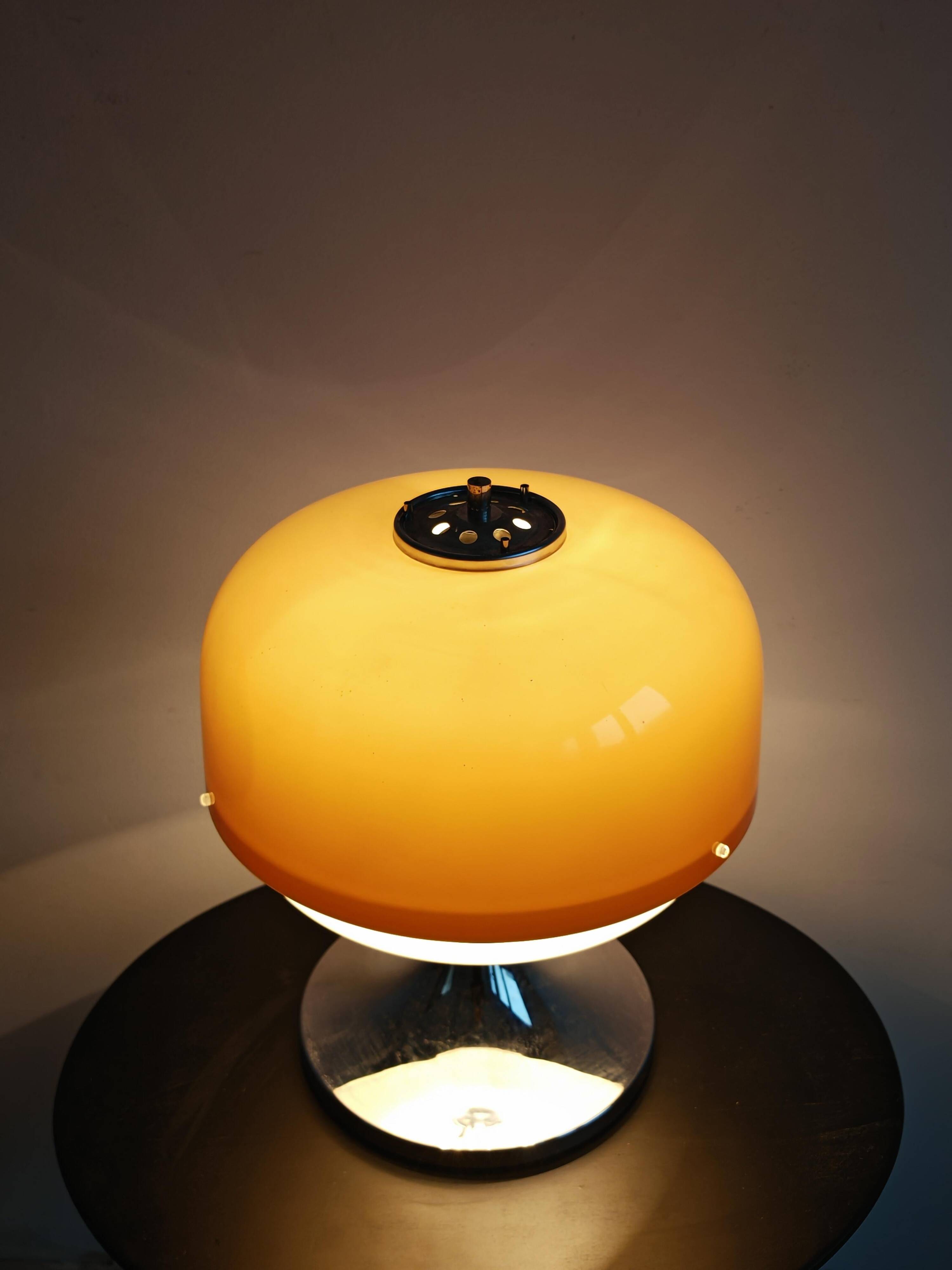 Lampe de table Mid Century Modern "Medusa" Luigi Massoni pour Harvey Guzzini