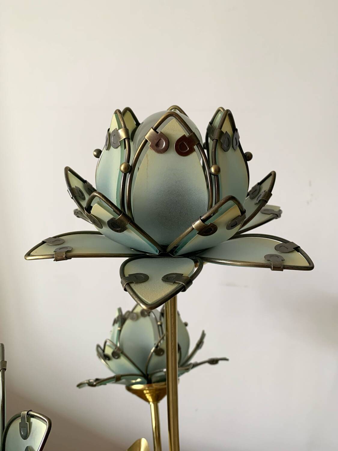 Vintage lotus flower lamp