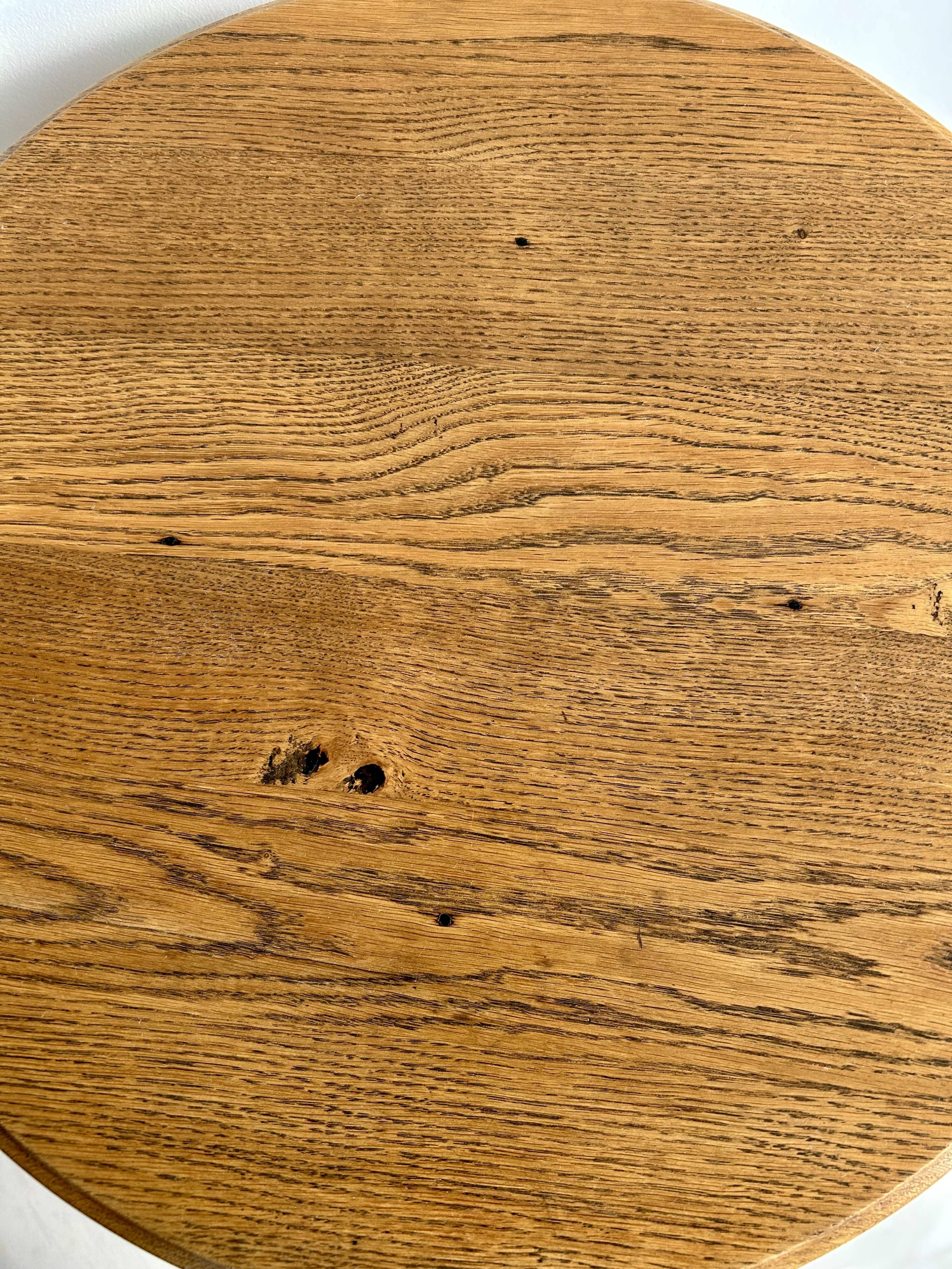 Table d'appoint en chêne massif avec pied ondulé