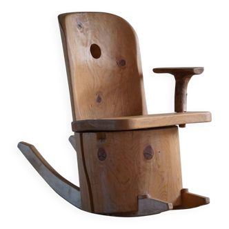 Unique sculptural rocking chair by the Finnish Matti Martikka in solid pine, 1960s.
