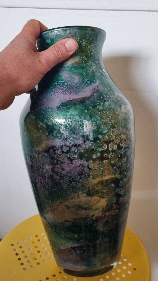 Vase en verre églomosé Signé Laque Line H 40cm