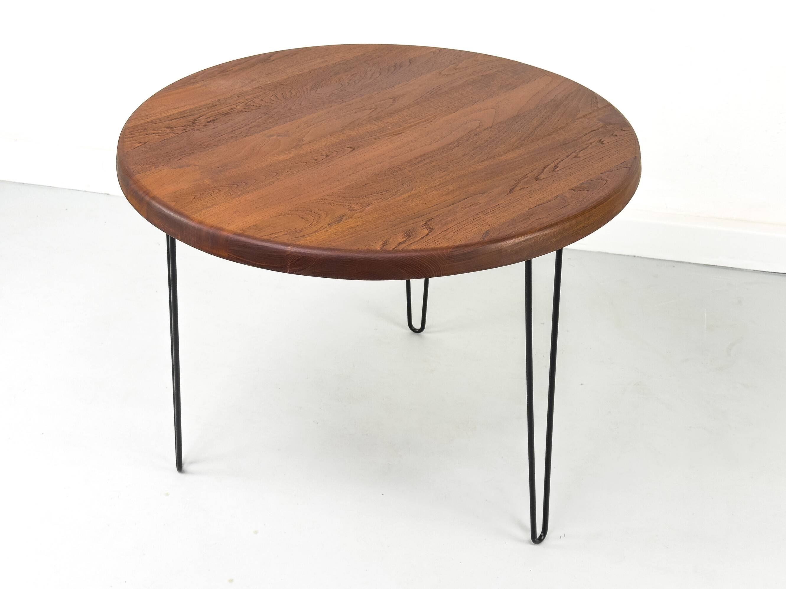 Table à manger ronde en teck avec pieds en acier, 1986