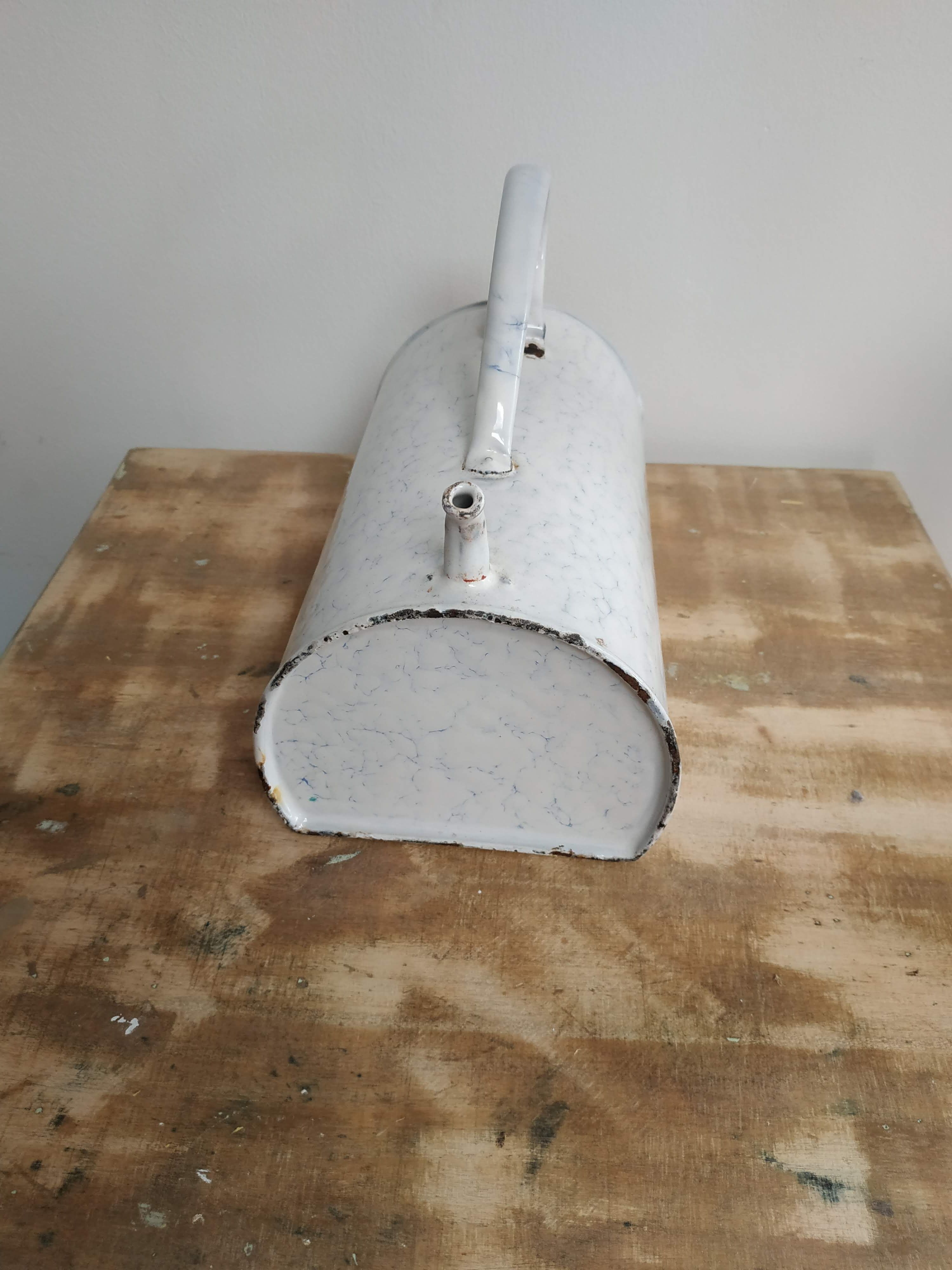 Fountain vintage metal enamelled