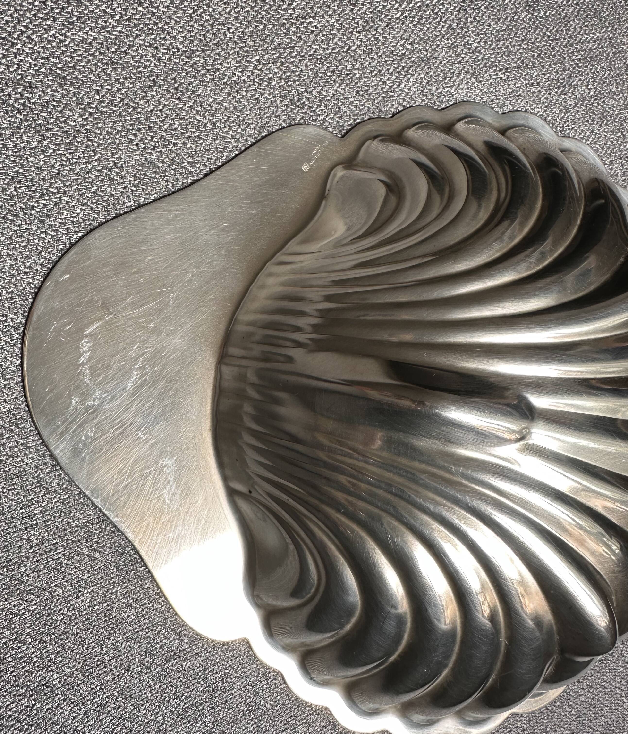 Large shell dish in silver metal Christofle Fleuron