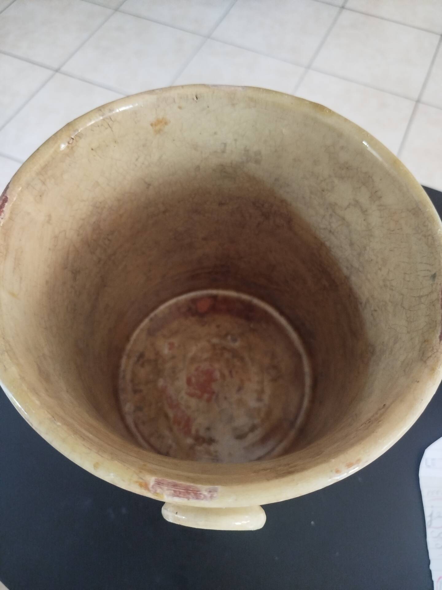 Pot to confit in earth