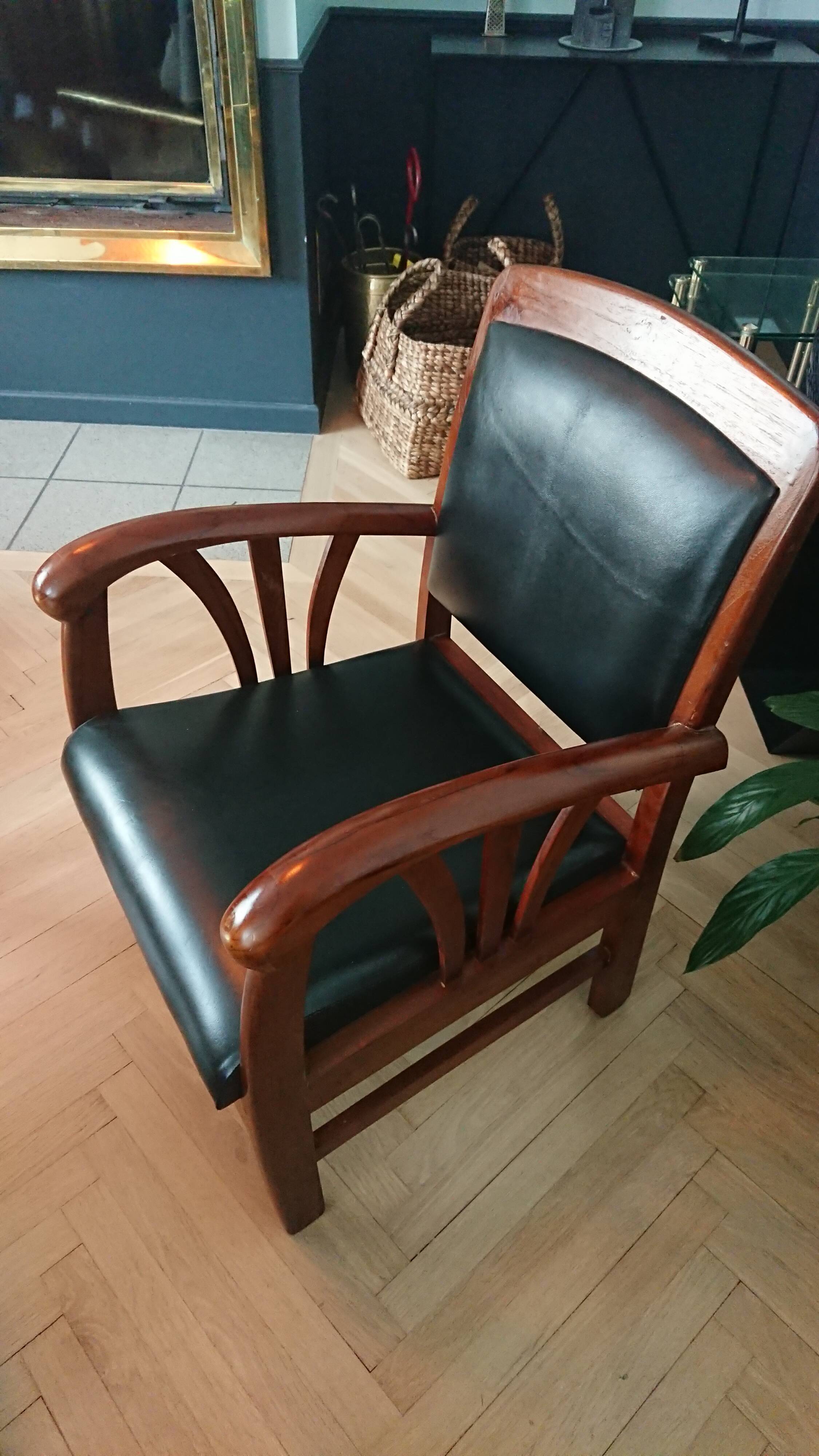 Colonial chair in teak and black leather