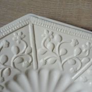 Grand plat ancien en céramique