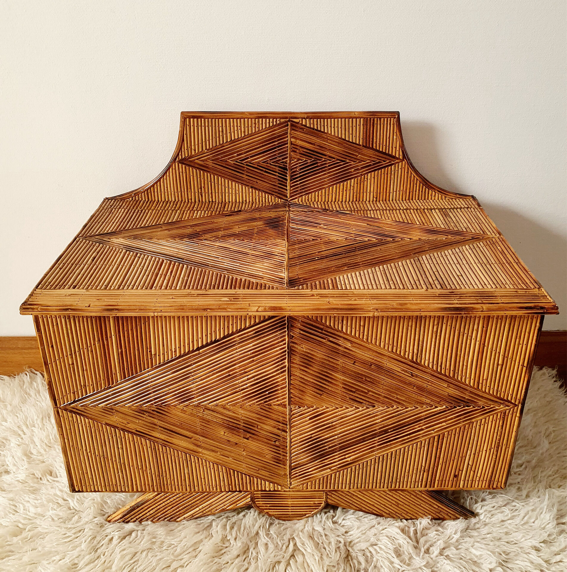 Coffre en marqueterie de rotin