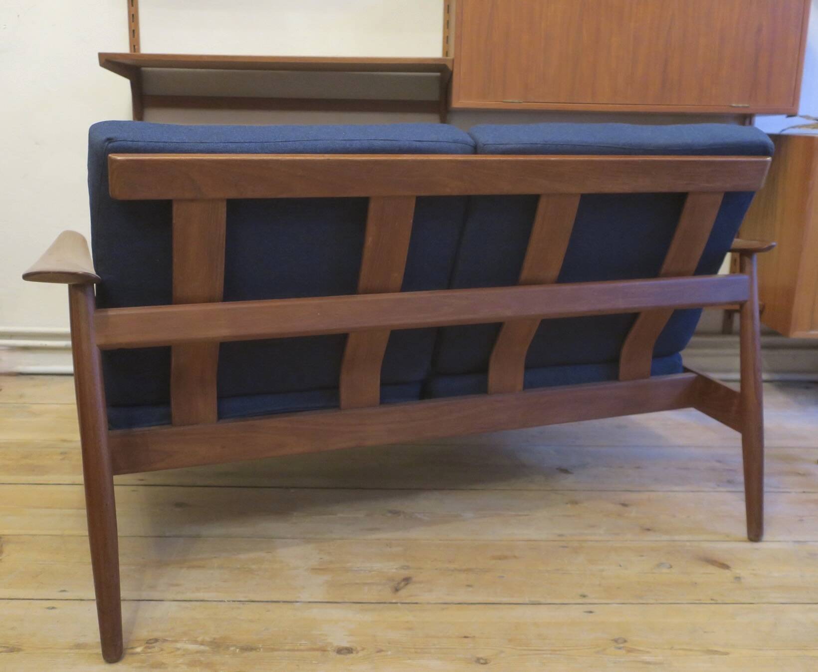 Canapé 2 places en teck Arne Vodder pour France et Sohn FD 164, années 1960.