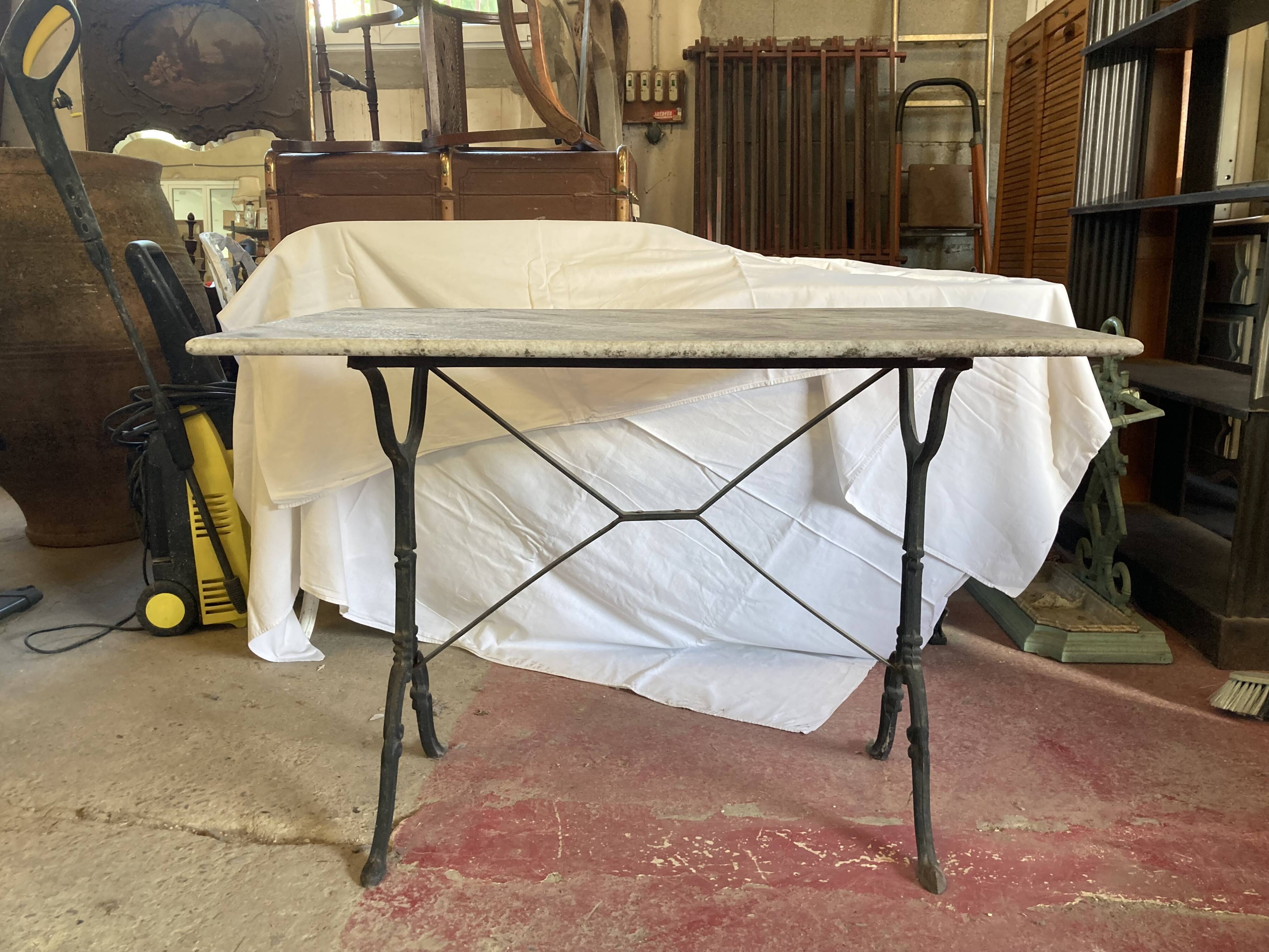 Table de bistrot provencal base cast iron marble top early twentieth century