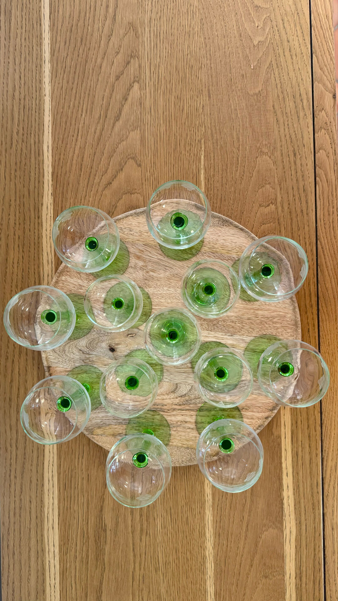 Vente de 13 verres  à vin alsaciens ciselés de grappes et feuilles