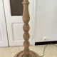 Lampadaire vintage en bois naturel et abat jour en corde années 1960