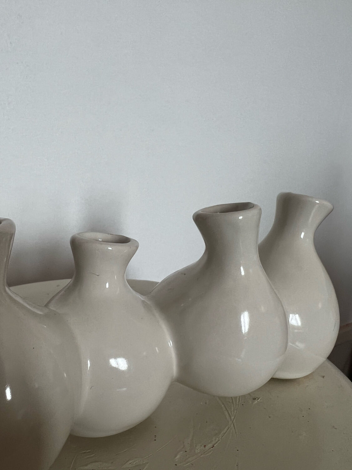 White ceramic soliflore