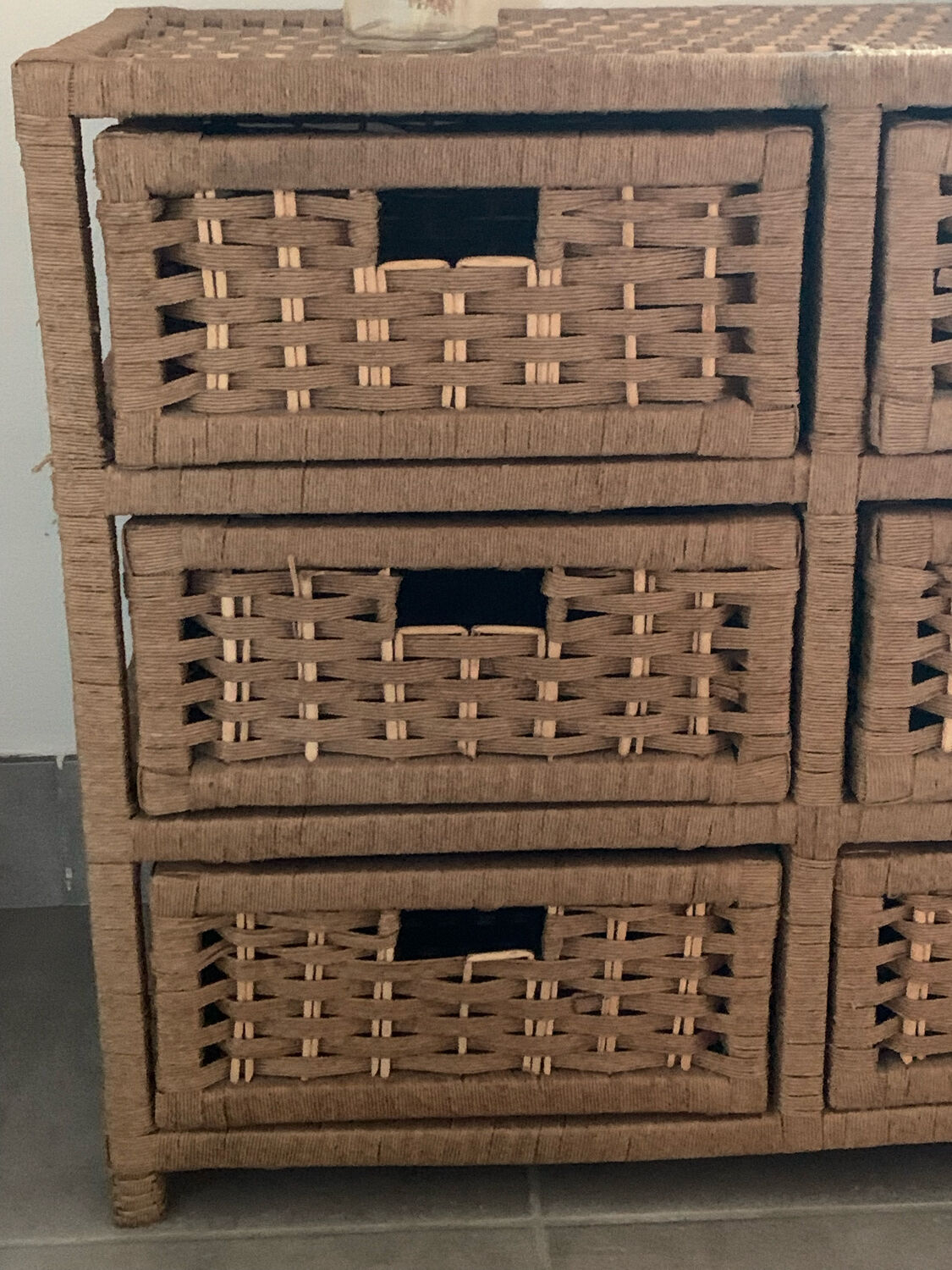 Side cabinet with drawers