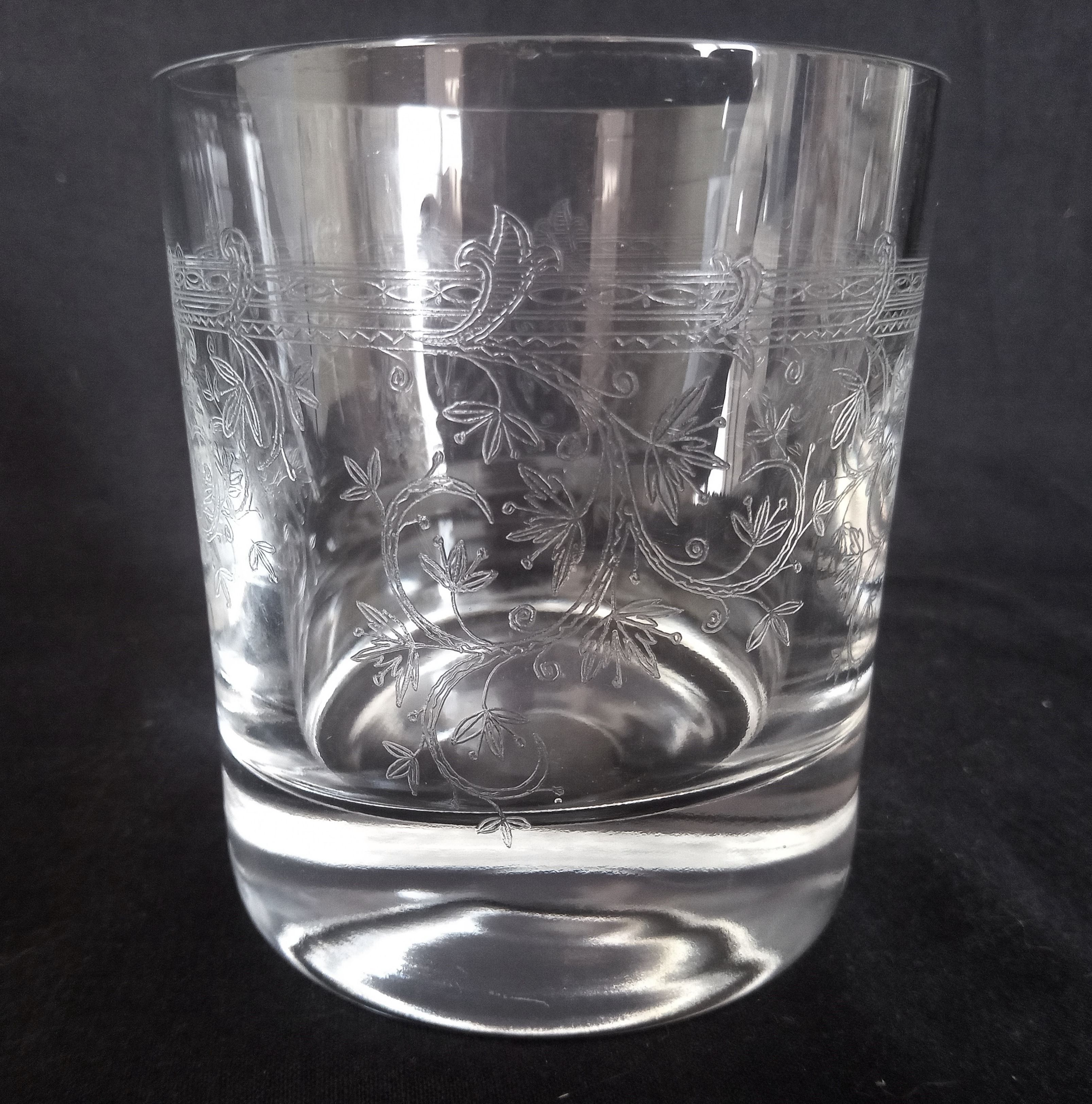Set of 6 whisky glasses engraved with floral motifs