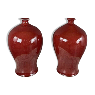 Paire de vases rouges en céramique, xxe siècle