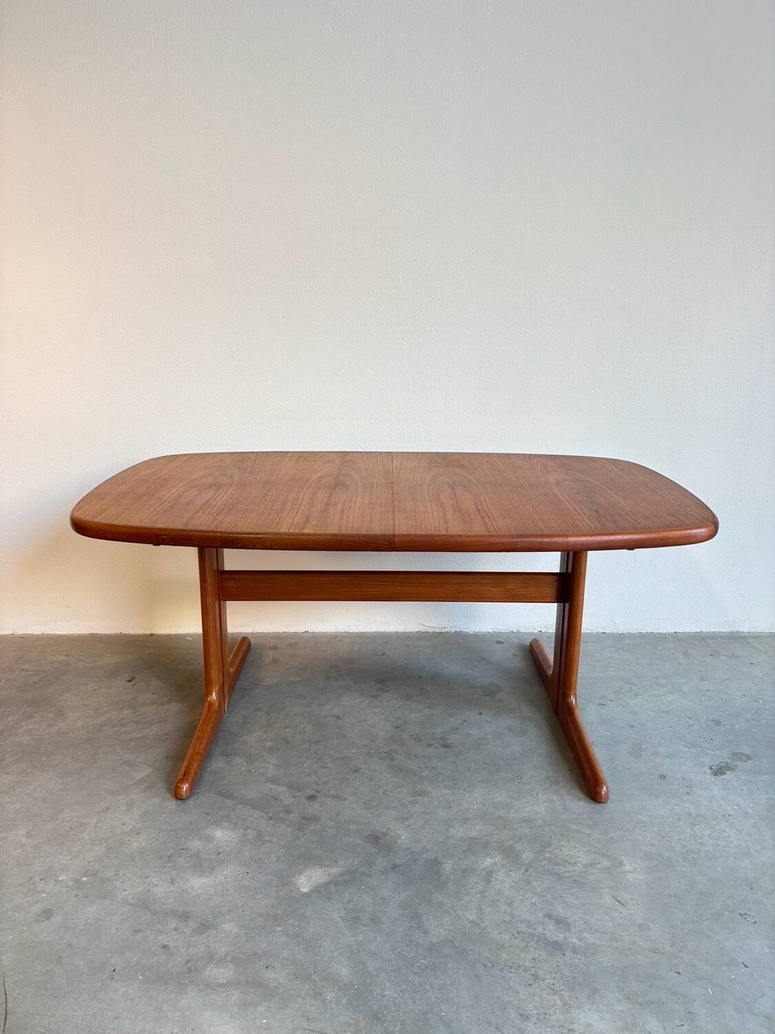 Vintage Skovby extendable oval table teak