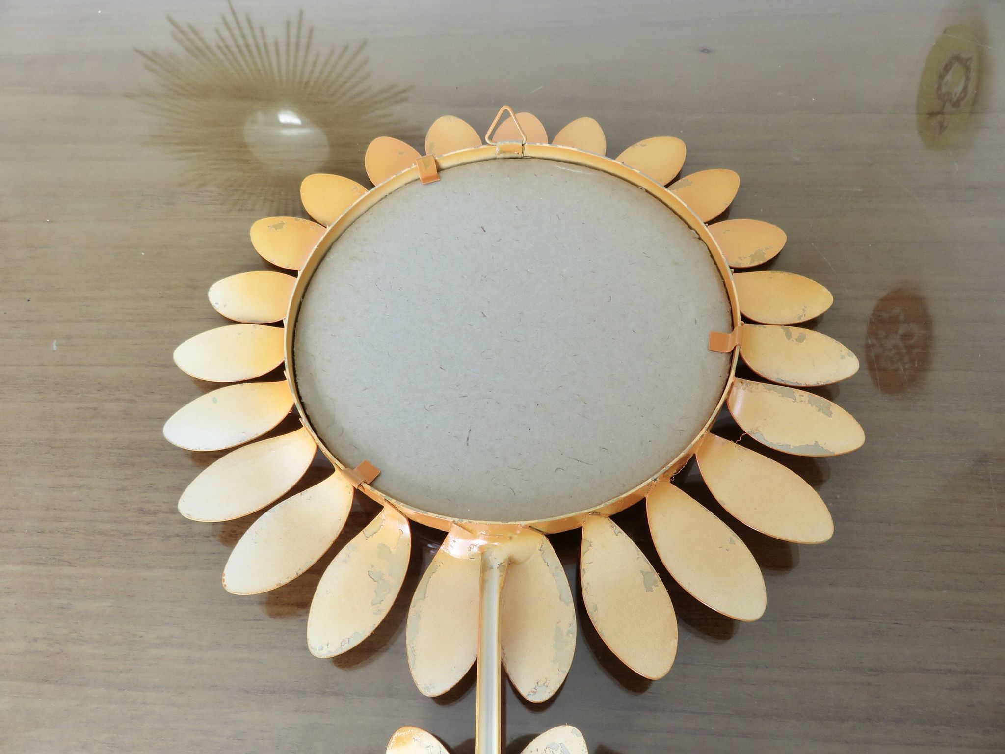 Grand miroir "fleur" 1970 en métal orange