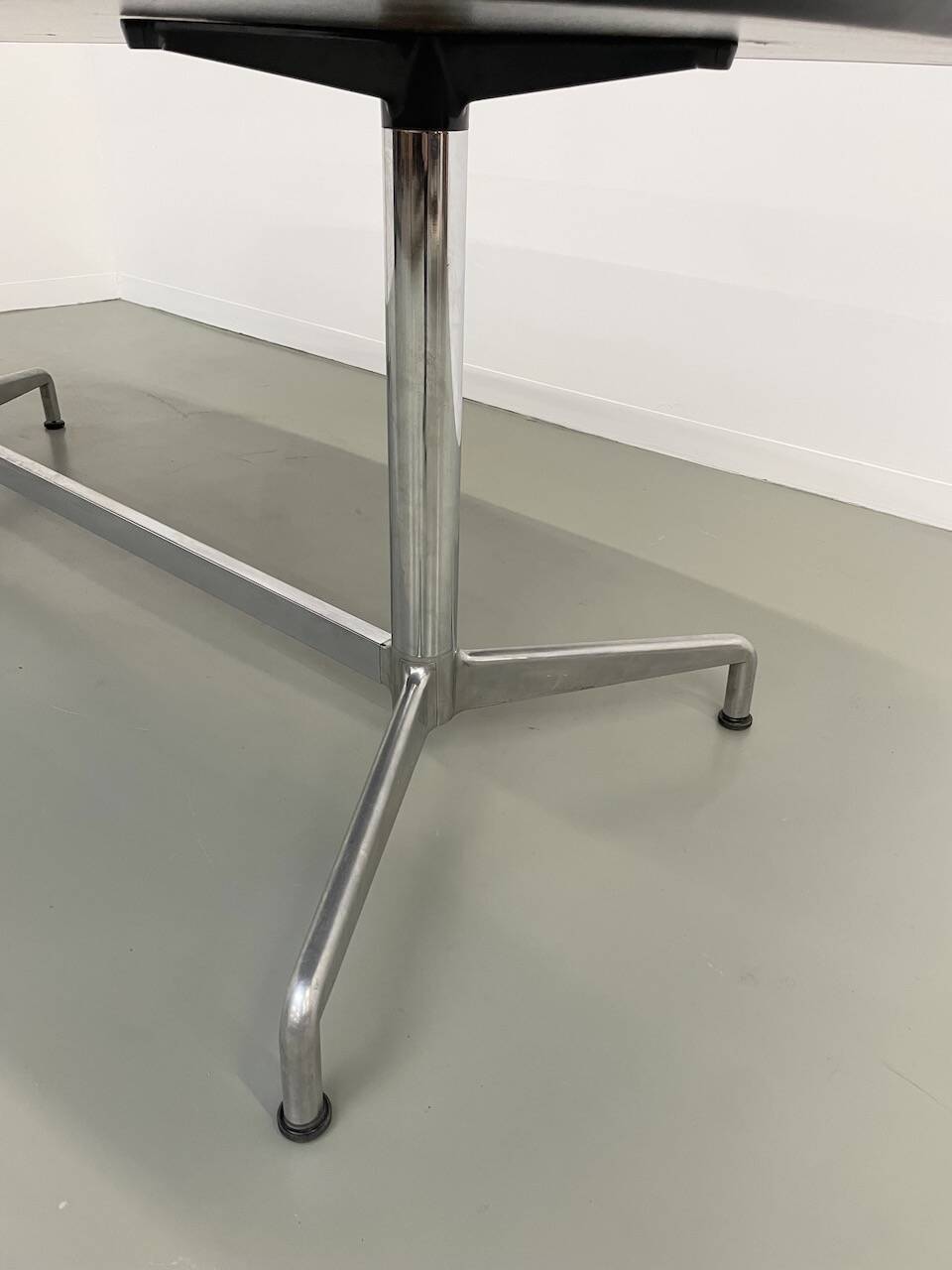 Giancarlo Piretti conference table