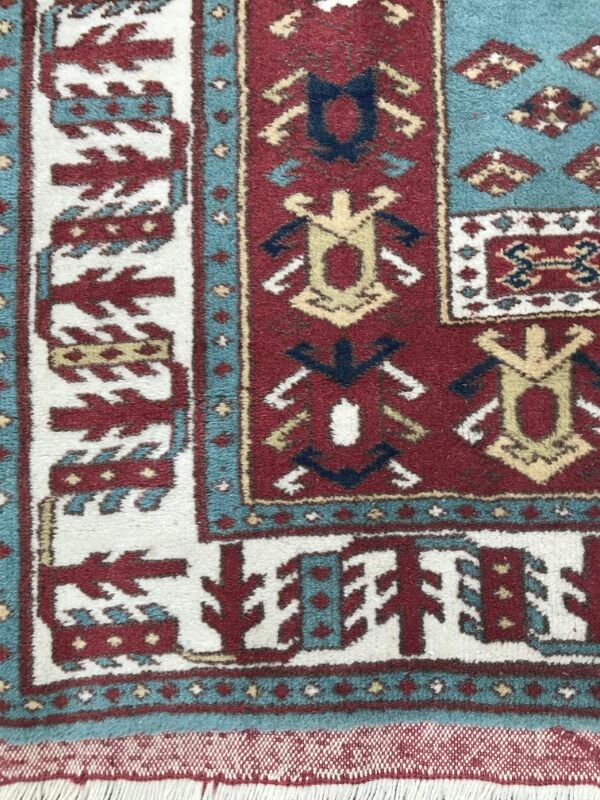 Vintage carpet Turkish konya done hand 130 X 158 CM