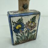 Flacon persan, vase ancien à décor polychrome de fleurs, style Kagjar, céramique ancienne